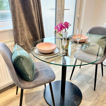 Lovely & Stylish 2 Bed Flat Close To Heathrow Yiewsley Luaran gambar