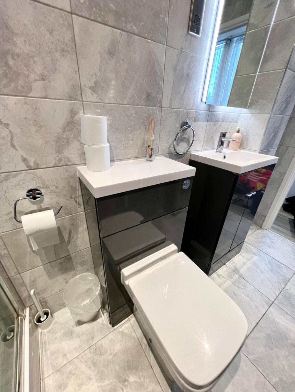 Lovely & Stylish 2 Bed Flat Close To Heathrow Yiewsley Luaran gambar