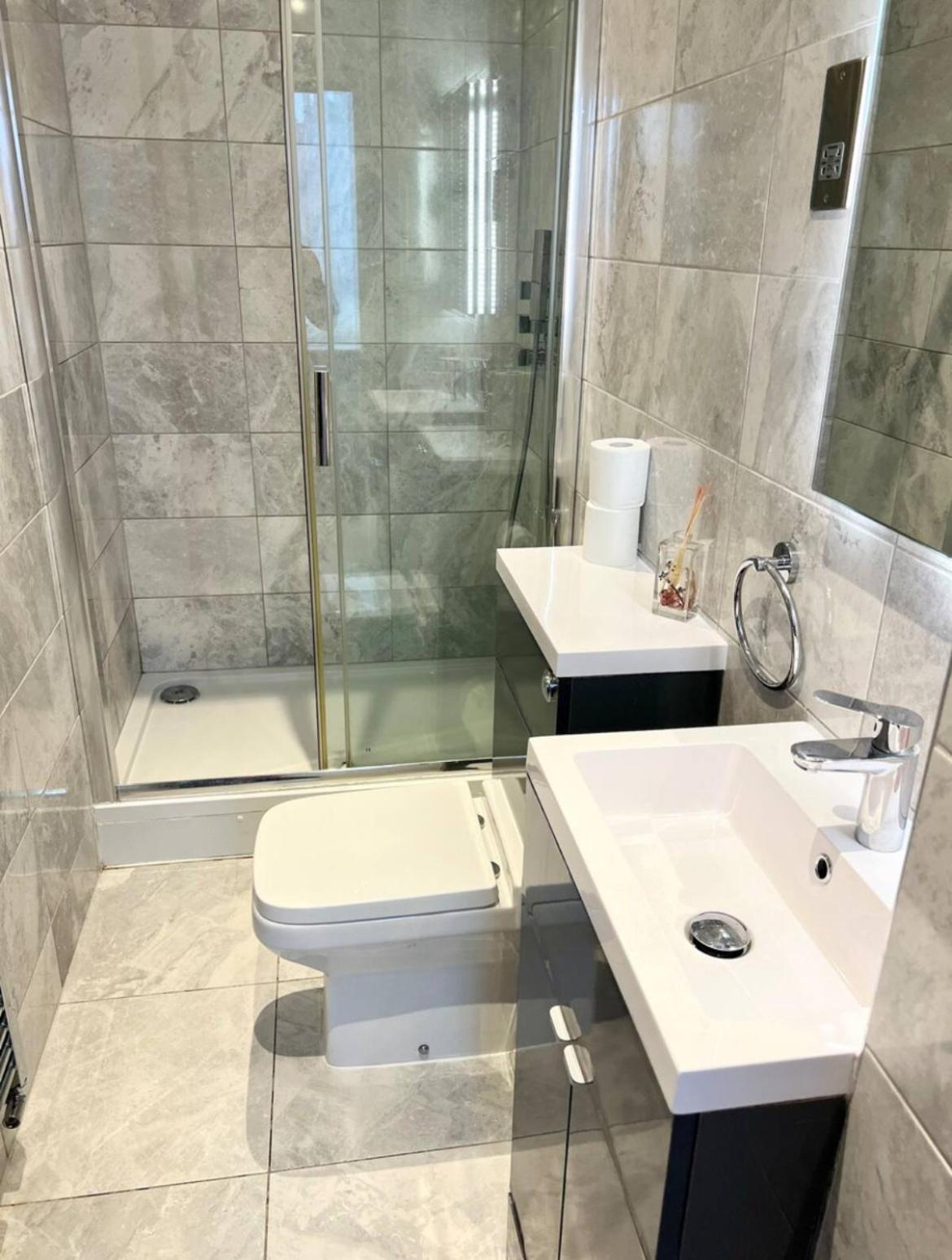 Lovely & Stylish 2 Bed Flat Close To Heathrow Yiewsley Luaran gambar